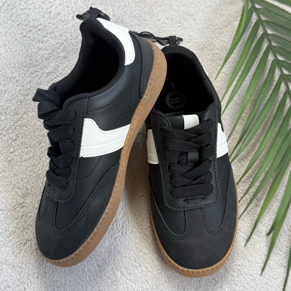 Wonder Nation Black and White Casual Sneakers